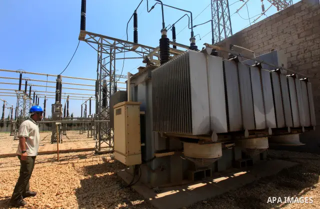Palestinians workers work in energy company during maintenance work in Gaza city, on July 14, 2012. Photo by Majdi Fathi
