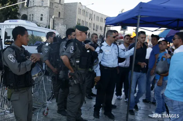 Israeli officers stand near protest to calling of release of palestinian prisoners in Israeli jails whose are still refusing food for after a deal was made to end a mass prisoner hunger strike, during a demonstration in...