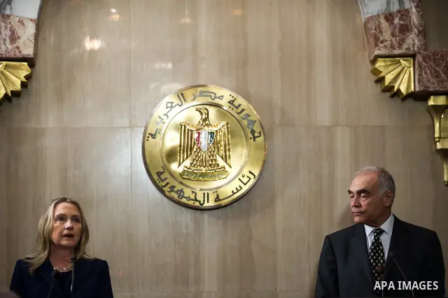 CAIRO, July 14, 2012 Visiting U.S. Secretary of State Hillary Clinton (L) holds a joint press conference with Egyptian Foreign Minister Mohammed Kamel Amr at the presidential palace in Cairo on July 14, 2012. (Xinhua/Li...