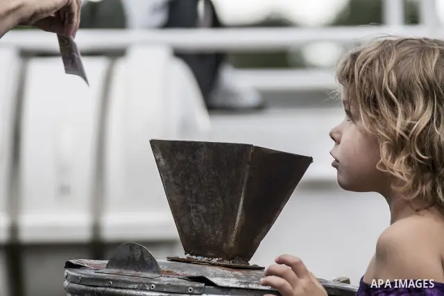 July 13, 2012 - Stockholm, Stockholm, Sweden - A swedish girl and her parents donate money to the ''Ship to Gaza'' project at the Skeppsbron port in Stockholm, where the humanitarian aid ship ''Estelle'' is ready to sets...