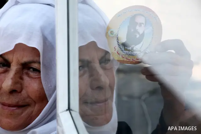 A Palestinian woman holds picture of her son during a protest calling for the release of prisoners held in Israeli jails in front of the headquarters Red Cross in Gaza City, on July.16, 2012. Photo by Ashraf Amra