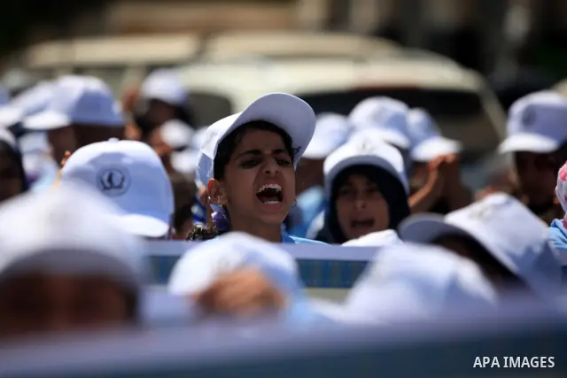 Palestinian children demonstrate during a protest calling for the release of prisoners held in Israeli jails in front of the headquarters Red Cross in Gaza City, on July.16, 2012. Photo by Majdi Fathi