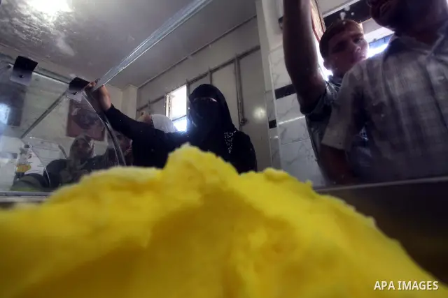 Palestinians buy ice-cream during hot weather in Gaza city, July 16, 2012. The temperature of the Gaza strip reaches more than 33 degrees Celsius and 61% humidity, Gazans escape to the beach and out from their homes duri...