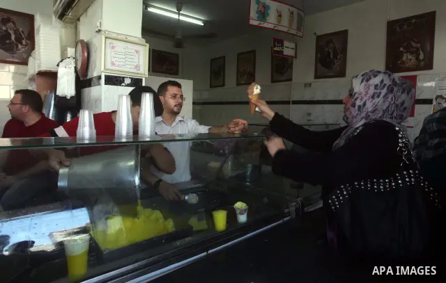 Palestinians buy ice-cream during hot weather in Gaza city, July 16, 2012. The temperature of the Gaza strip reaches more than 33 degrees Celsius and 61% humidity, Gazans escape to the beach and out from their homes duri...