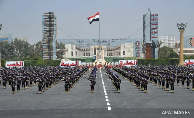 Egyptian troops demonstrate their skills at a graduation ceremony attended by President Mohammed Morsi, unseen, in Cairo, Egypt, Tuesday, July 17, 2012. Egypt's President Mohammed Morsi hailed the Egyptian army and its c...