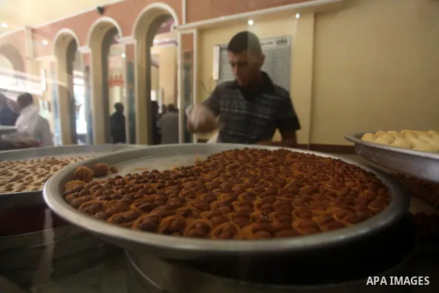 Palestinian vendors sell sweets after the results of high school exams, or "Tawjihi", in Gaza city on July 19, 2012. Photo by Ashraf Amra