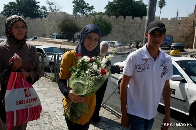 Palestinian high school students buy flowers after heard their results of final exams known as "Tawjihi" in Jerusalem, on July 19, 2012. The Ministry of Education in Gaza Strip announced the final results coincide with t...