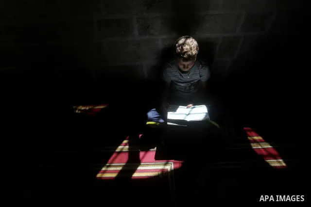 Palestinian children read the holy Qur'an at a mosque in Gaza city, on 21 July 2012. Muslims around the world refrain from eating, drinking and sexual intercourse from dawn till dusk during Ramadan, the holiest month in...