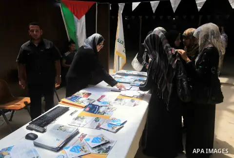 Palestinian students participate in the exhibition for Palestine colleges in the Rashad Shawa Center in Gaza City, on July 22, 2012.. Photo by Majdi Fathi