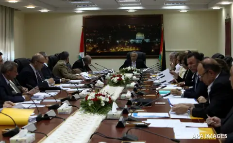 Palestinian Prime Minister, Salam Fayyad, heads meeting of the Palestinian government, in the West Bank city of Ramallah, on 24 July 2012. Photo by Mustafa Abu Dayeh