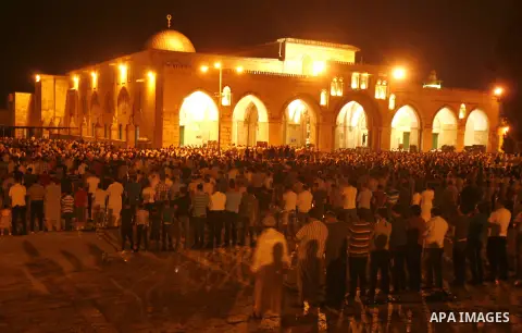 Palestinian worshippers pray at al-Aqsa Mosque in Jerusalem's Old City during the holy month of Ramadan, on 25 July 2012. Muslims around the world abstain from eating, drinking and conducting sexual relations from dawn t...