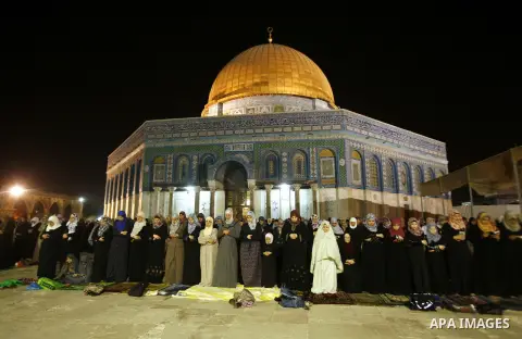 Palestinian worshippers pray in front of dome of the rock near al-Aqsa Mosque in Jerusalem's Old City during the holy month of Ramadan, on 25 July 2012. Muslims around the world abstain from eating, drinking and conducti...
