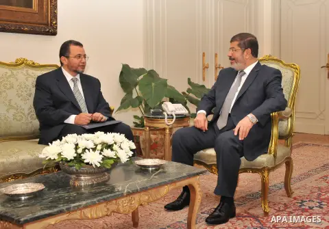 Egyptian President Mohamed Morsi (R) meeting with the newly nominated Prime Minister Hisham Qandil, at the presidential palace, in Cairo, Egypt, 25 July 2012. Egyptian President Mohammed Morsi named the country's new Pri...