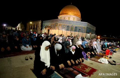 Palestinian worshippers pray in front of dome of the rock near al-Aqsa Mosque in Jerusalem's Old City during the holy month of Ramadan, on 25 July 2012. Muslims around the world abstain from eating, drinking and conducti...