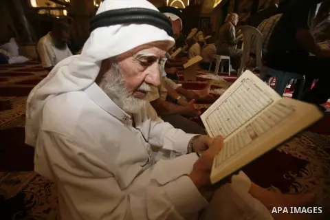 Palestinian reads the holy Qur'an at dome of the rock near al-Aqsa Mosque in Jerusalem's Old City during the holy month of Ramadan, on 26 July 2012. Muslims around the world abstain from eating, drinking and conducting s...