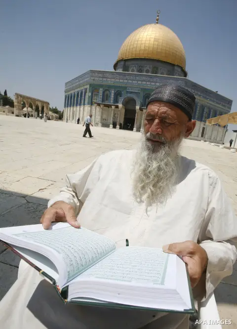 Palestinian reads the holy Qur'an at dome of the rock near al-Aqsa Mosque in Jerusalem's Old City during the holy month of Ramadan, on 26 July 2012. Muslims around the world abstain from eating, drinking and conducting s...