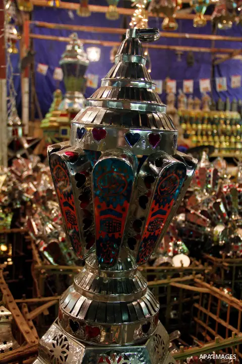 Egyptians hangs Ramadan lanterns (or Fanoos Ramadan) that are displayed for sale at a shop during the Muslim fasting month of Ramadan, in Cairo July 26, 2012. Photo by Amr Mostafa