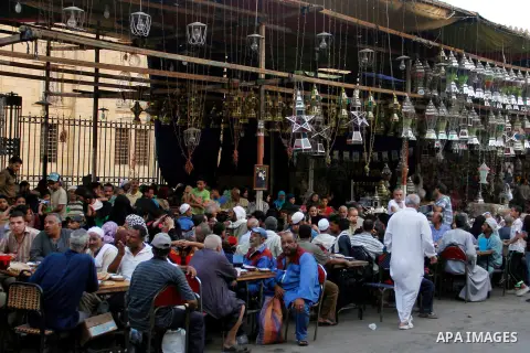 Egyptian people getting ready for break their fast at the dinner table, in Cairo on 26 July 2012. Egyptians prepare to have an break their fast meal during fasting holy month of Ramadan, which is the Muslim month of fast...