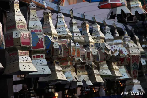 Egyptians hangs Ramadan lanterns (or Fanoos Ramadan) that are displayed for sale at a shop during the Muslim fasting month of Ramadan, in Cairo July 26, 2012. Photo by Amr Mostafa