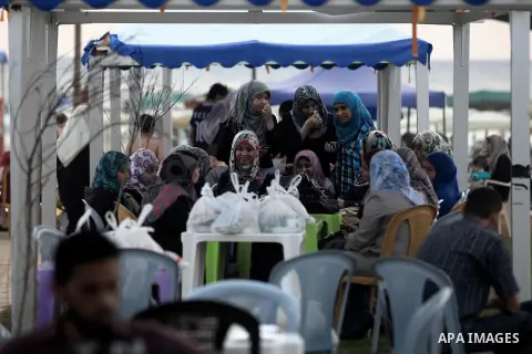 Palestinians getting ready for break their fast at Gaza beach during the fasting holy month of Ramadan, in Gaza city on 26 July 2012. Muslims throughout the world are celebrating the fasting month of Ramadan, the holiest...