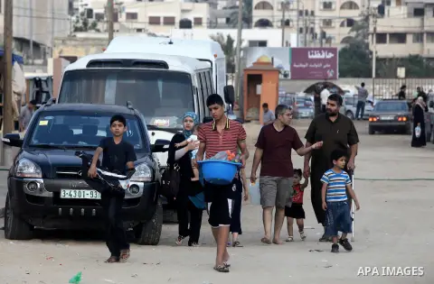 Palestinians getting ready for break their fast at Gaza beach during the fasting holy month of Ramadan, in Gaza city on 26 July 2012. Muslims throughout the world are celebrating the fasting month of Ramadan, the holiest...