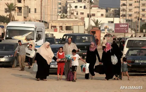 Palestinians getting ready for break their fast at Gaza beach during the fasting holy month of Ramadan, in Gaza city on 26 July 2012. Muslims throughout the world are celebrating the fasting month of Ramadan, the holiest...