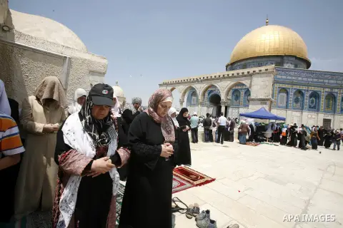 Palestinian worshippers pray outside al-Aqsa mosque in Jerusalem's Old City on the Second Friday of the holy month of Ramadan July 27, 2012. Israeli police said that Palestinian over the age of 40 would be freely permitt...