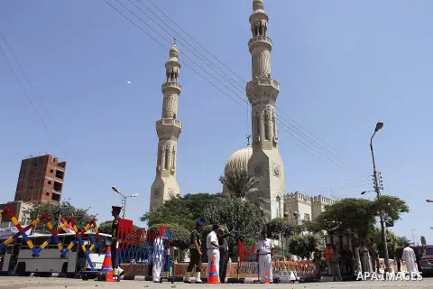 Egypt's President Mohamed Mursi (not pictured) gather outside a mosque where Mursi will be taking part in Friday prayers during the Islamic holy month of Ramadan in Fayoum, about 100 km (60 miles) southeast of Cairo, Jul...
