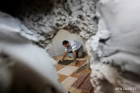 A Palestinian laborer works in flooring during the holy month of Ramadan, in Deir al-Balah in central Gaza Strip on 02 August 2012. During Ramadan, eating, drinking, sex and smoking is banned and restaurants are forbidde...