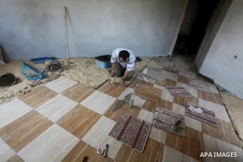 A Palestinian laborer works in flooring during the holy month of Ramadan, in Deir al-Balah in central Gaza Strip on 02 August 2012. During Ramadan, eating, drinking, sex and smoking is banned and restaurants are forbidde...