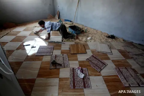 A Palestinian laborer works in flooring during the holy month of Ramadan, in Deir al-Balah in central Gaza Strip on 02 August 2012. During Ramadan, eating, drinking, sex and smoking is banned and restaurants are forbidde...
