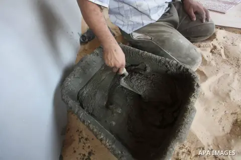 A Palestinian laborer works in flooring during the holy month of Ramadan, in Deir al-Balah in central Gaza Strip on 02 August 2012. During Ramadan, eating, drinking, sex and smoking is banned and restaurants are forbidde...