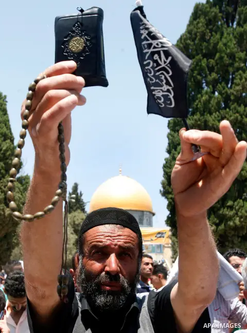 A Palestinian worshiper holds the holy Qur'an outside the Dome of the Rock at the al-Aqsa mosque compound in Jerusalem during the third Friday prayers of the Muslim holy month of Ramadan on 03 August 2012. Muslims fastin...