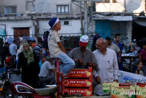 Palestinians shop at Rafah refugee camp market in the southern of Gaza strip during Ramadan on 03 August 2012. Muslims fasting in the month of Ramadan must abstain from food, drink and sex from dawn until sunset. Photo b...