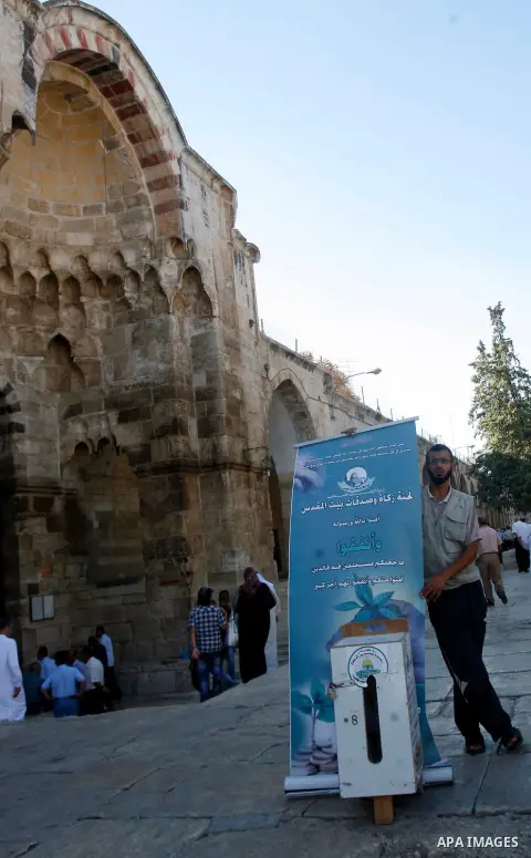 A Palestinian man calls Muslims for donate their alms known as "Zakat" during Ramadan in front of al-Aqsa Mosque in Jerusalem's old city on 05 August 2012. Muslims around the world abstain from eating, drinking and condu...