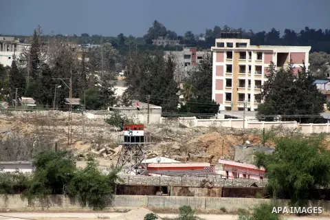 Egyptian soldiers stand guard on the border between Egypt and the southern Gaza Strip, near Rafah August 6, 2012. Egypt branded Islamist gunmen who killed 16 police near the Israeli border as "infidel" and promised on Mo...