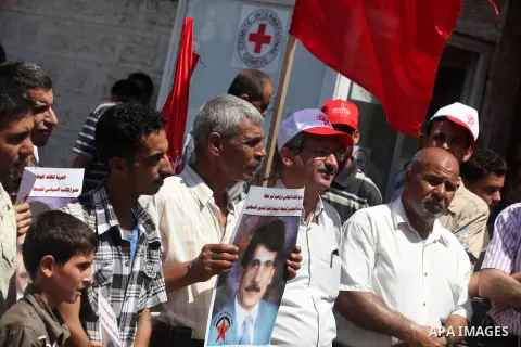 Palestinians participate a protest to calling the release of Palestinian prisoner Ibrahim Abu Hijleh from Israeli jailed, in front of the Red Cross in Gaza city, on Aug. 09, 2012. Photo by Majdi Fathi