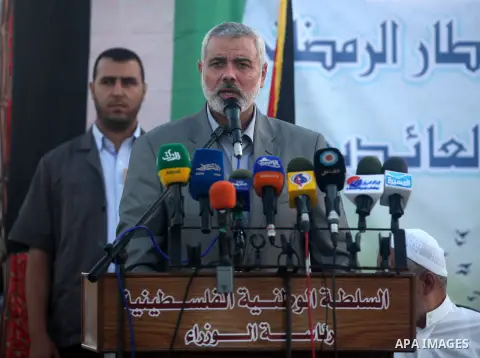 Palestinian Prime Minister in Gaza Strip, Ismail Haniyeh, breaks his fast with a Palestinian released Prisoners during the holy month of Ramadan, in Gaza city on 09 August 2012. Photo by Majdi Fathi