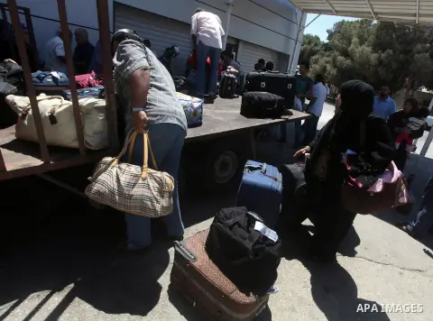 Palestinians transport their baggage into the southern Gaza Strip at the Rafah border crossing August 10, 2012. Egyptian military forces have captured six "terrorists" in the Sinai region after an attack on a police stat...