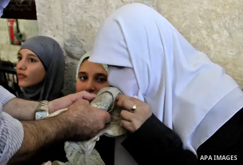 Palestinian Muslim touch a hair of Prophet Mohammed in the 27th Day of the holy month of Ramadan at a mosque in the West Bank city of Nablus, August 15, 2012. 27th Ramadan is the Islamic event of Night of Decree, known a...