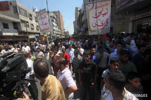 Palestinian demonstrators take part in an annual rally marking Al-Quds Day (Jerusalem Day) , on the last Friday of the holy month of Ramadan, in Gaza city, Friday, Aug. 17, 2012. Photo by Ashraf Amra