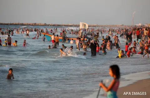 Palestinians enjoy a day at the beach during the last Friday holiday before the beginning of new school year in Gaza city, Aug 31, 2012. Next Sunday is the First day for the new school year according to Palestinian Minis...