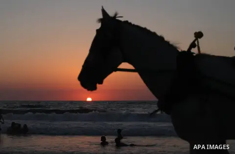 Palestinians enjoy a day at the beach during the last Friday holiday before the beginning of new school year in Gaza city, Aug 31, 2012. Next Sunday is the First day for the new school year according to Palestinian Minis...
