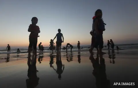 Palestinian children play at the beach during the last Friday holiday before the beginning of new school year in Gaza city, Aug 31, 2012. Next Sunday is the First day for the new school year according to Palestinian Mini...