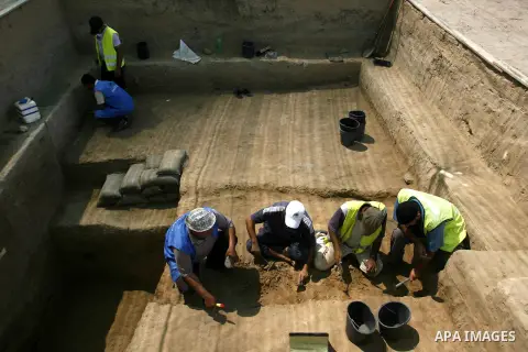 Palestinian workers do excavation in a new discovered archeological site dating back to the Iron-Age period in Rafah, southern Gaza Strip, on Aug. 30, 2012. Photo by Eyad Al Baba