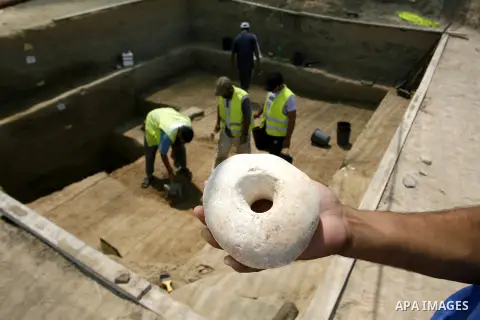 Palestinian workers do excavation in a new discovered archeological site dating back to the Iron-Age period in Rafah, southern Gaza Strip, on Aug. 30, 2012. Photo by Eyad Al Baba