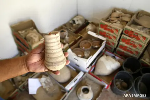 Palestinian workers do excavation in a new discovered archeological site dating back to the Iron-Age period in Rafah, southern Gaza Strip, on Aug. 30, 2012. Photo by Eyad Al Baba
