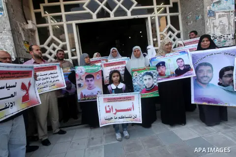 Palestinian journalists and families prisoners during a protest in Gaza Cityto demand the release of Palestinian prisoners from Israeli jails September 5, 2012. Photo by Ashraf Amra