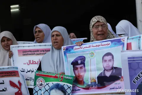 Palestinian journalists and families prisoners during a protest in Gaza Cityto demand the release of Palestinian prisoners from Israeli jails September 5, 2012. Photo by Ashraf Amra