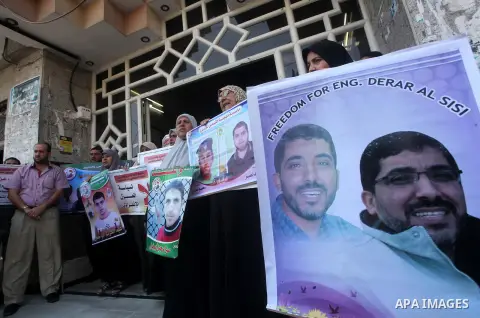 Palestinian journalists and families prisoners during a protest in Gaza Cityto demand the release of Palestinian prisoners from Israeli jails September 5, 2012. Photo by Ashraf Amra